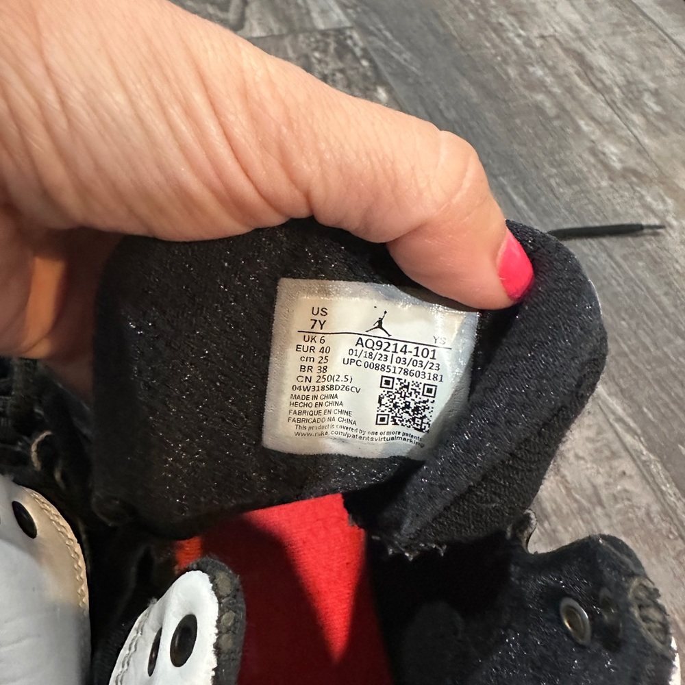 Jordan Black and White High-Top Sneakers NIKE - Picture 5 of 8